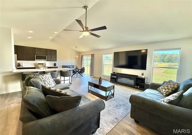 Photo 4 of Single family home for sale at 205 Red Fox Ct, Eureka, MO 63025 | MLS# MIS26067536 | Listing updated on 2026-10-25