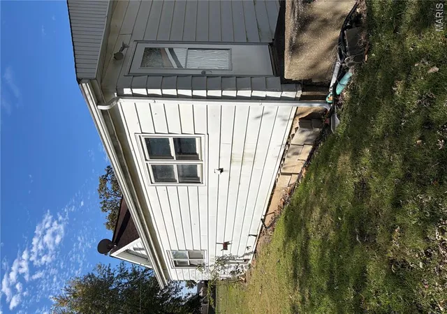 Photo 3 of Single family home for sale at 409 E Champ Clark Dr, Bowling Green, MO 63334 | MLS# MIS26067540 | Listing updated on 2026-10-21