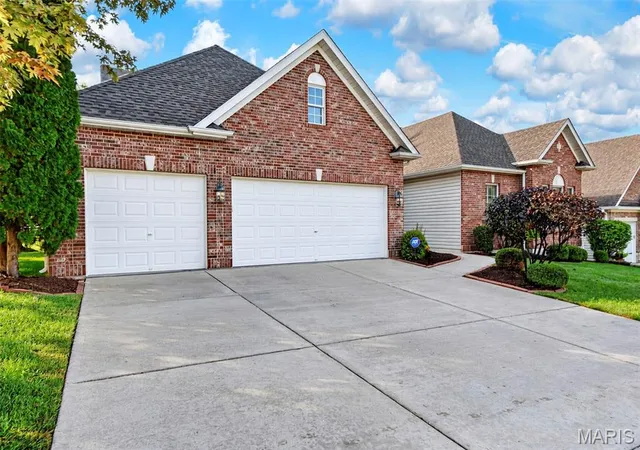 Photo 3 of Single family home for sale at 600 Sterling Ter Dr, Saint Charles, MO 63301 | MLS# MIS26067541 | Listing updated on 2026-10-28