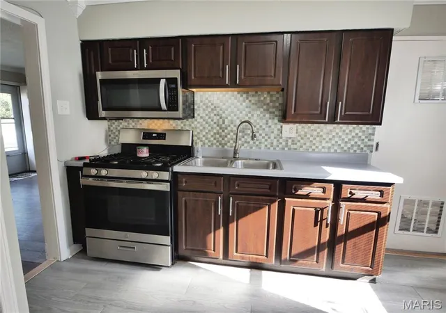 Photo 3 of Single family home for sale at 11258 Saint Damian Dr, Saint Ann, MO 63074 | MLS# MIS26067545 | Listing updated on 2026-10-21