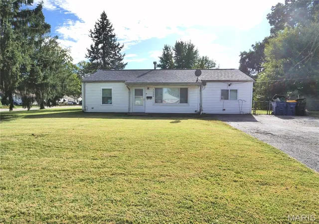 Photo 35 of Single family home for sale at 11258 Saint Damian Dr, Saint Ann, MO 63074 | MLS# MIS26067545 | Listing updated on 2026-10-21