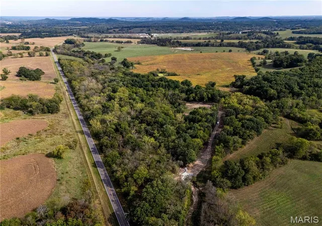 Photo 2 of Sale Pending at 24501 Hwy Ww, Eolia, MO 63344 | MLS# MIS26067546 | Listing updated on 2026-10-26