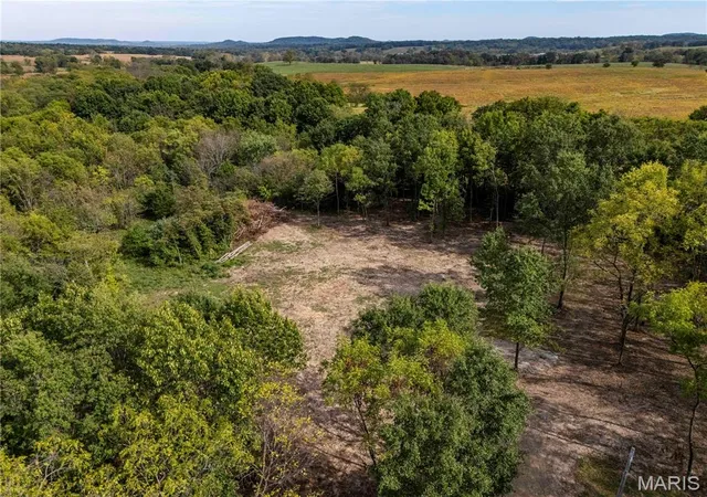 Photo 3 of Sale Pending at 24501 Hwy Ww, Eolia, MO 63344 | MLS# MIS26067546 | Listing updated on 2026-10-26