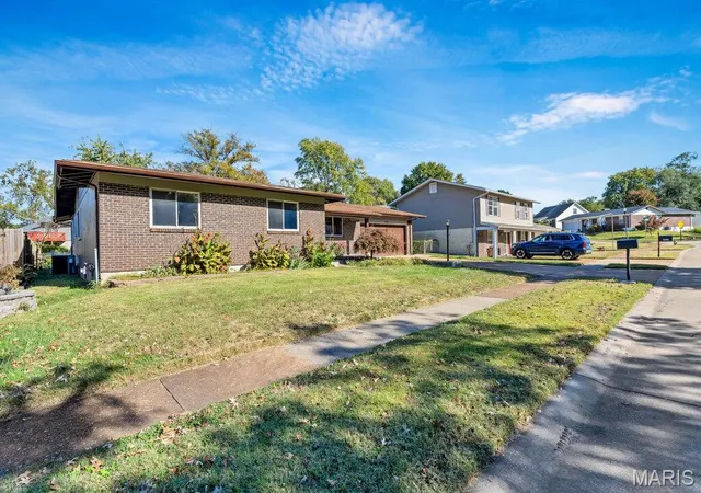 Photo 3 of Single family home for sale at 3106 Donnycave Ln, Maryland Heights, MO 63043 | MLS# MIS26067548 | Listing updated on 2026-10-22