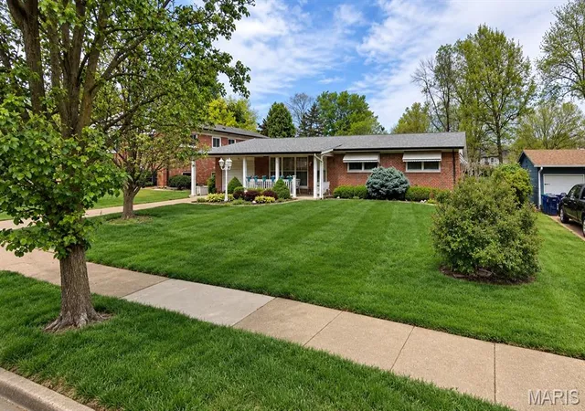 Single family home for sale at 615 Fox Crk Ct, Saint Louis, MO 63126 | MLS# MIS26067550