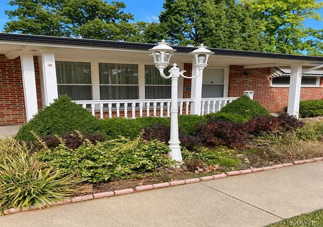 Photo 2 of Single family home for sale at 615 Fox Crk Ct, Saint Louis, MO 63126 | MLS# MIS26067550 | Listing updated on 2026-10-22