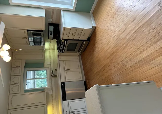 Photo 4 of Single family home for sale at 615 Fox Crk Ct, Saint Louis, MO 63126 | MLS# MIS26067550 | Listing updated on 2026-10-21