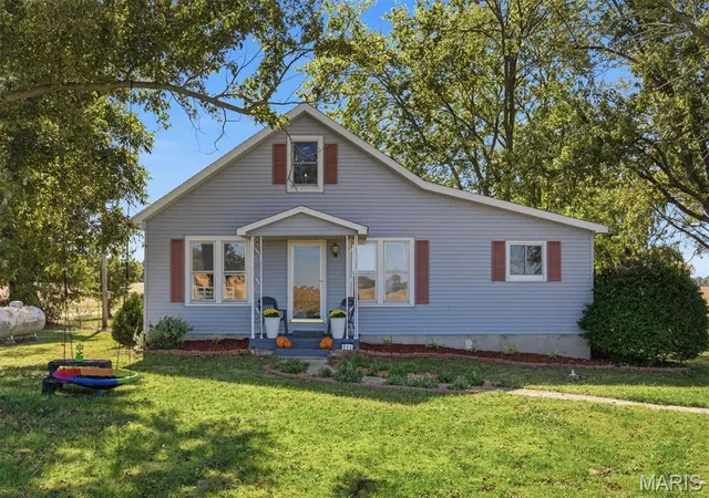 Single family home for sale at 894 Rc Cardinal Ln, Greenville, IL 62246 | MLS# MIS26067559