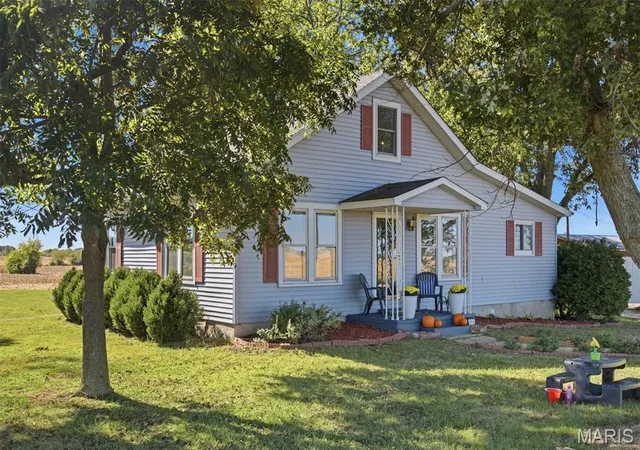 Photo 2 of Single family home for sale at 894 Rc Cardinal Ln, Greenville, IL 62246 | MLS# MIS26067559 | Listing updated on 2026-10-22