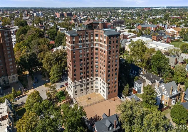 Condo for sale at 410 N Newstead Ave #3E, St Louis, MO 63108 | MLS# MIS26067564