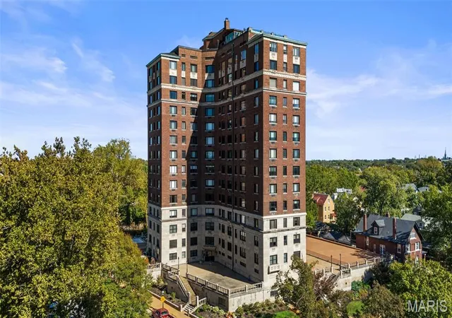 Photo 1 of Condo for sale at 410 N Newstead Ave #3E, St Louis, MO 63108 | MLS# MIS26067564 | Listing updated on 2026-10-24