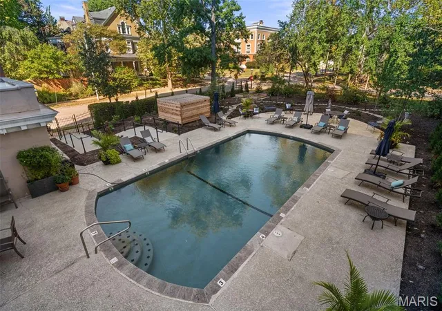 Photo 2 of Condo for sale at 410 N Newstead Ave #3E, St Louis, MO 63108 | MLS# MIS26067564 | Listing updated on 2026-10-24