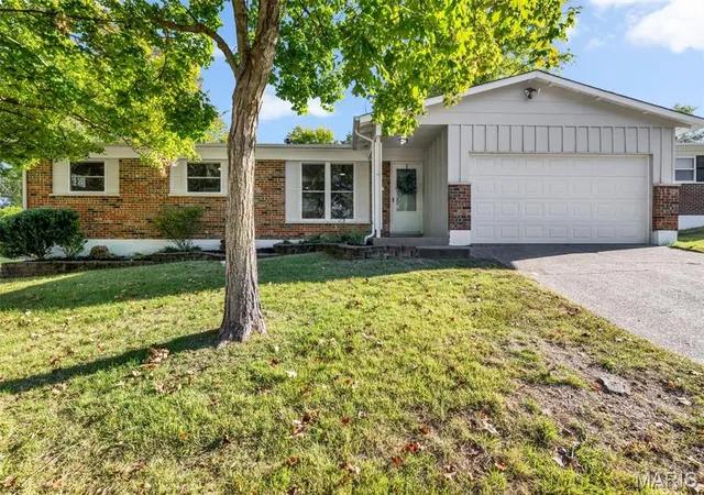 Photo 1 of Sale Pending at 707 Karon Dr, Pevely, MO 63070 | MLS# MIS26067565 | Listing updated on 2026-10-29