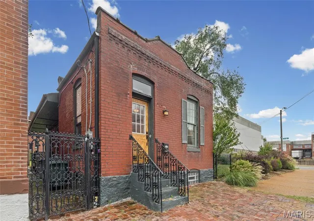 Photo 2 of Single family home for sale at 1830 Lami St, Saint Louis, MO 63104 | MLS# MIS26067574 | Listing updated on 2026-10-26