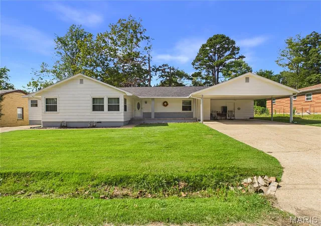 Photo 1 of Single family home for sale at 2209 Penny St, Poplar Bluff, MO 63901 | MLS# MIS26067581 | Listing updated on 2026-10-21