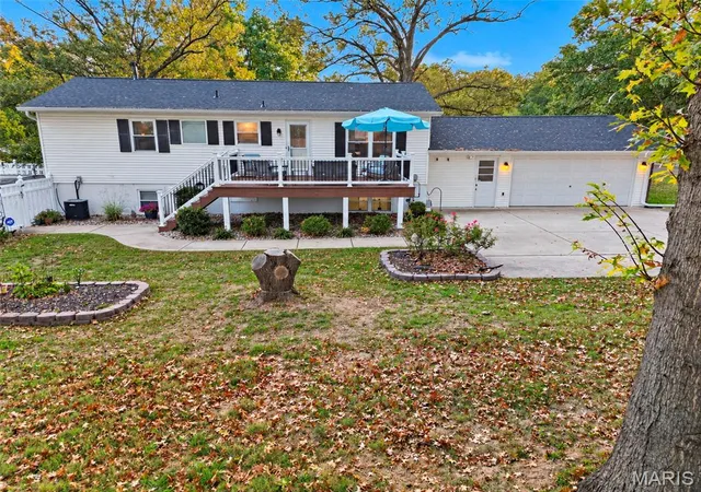 Photo 2 of Sale Pending at 219 Brookside Ln, Ballwin, MO 63021 | MLS# MIS26067583 | Listing updated on 2026-10-26