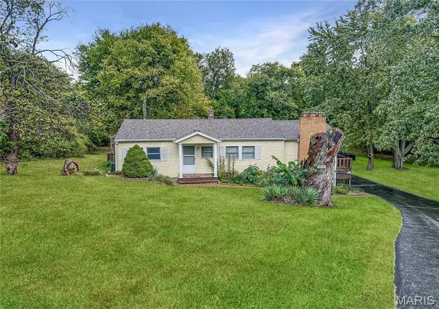 Photo 1 of Single family home for sale at 2710 Keebler Rd, Maryville, IL 62062 | MLS# MIS26067584 | Listing updated on 2026-10-21