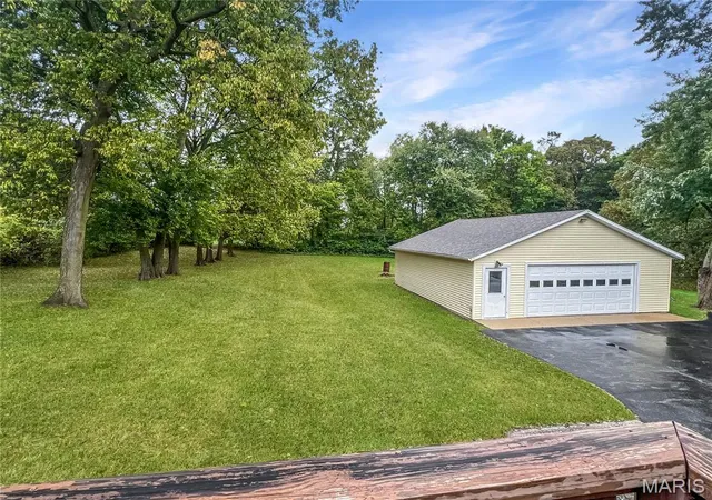 Photo 3 of Single family home for sale at 2710 Keebler Rd, Maryville, IL 62062 | MLS# MIS26067584 | Listing updated on 2026-10-21