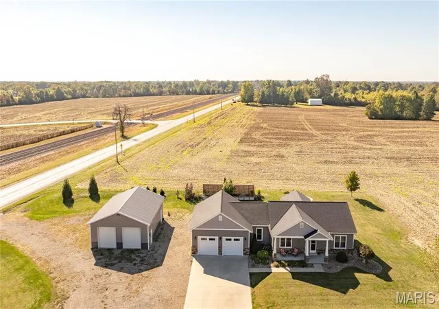 Photo 2 of Single family home for sale at 34101 Craig Lake Rd, Brighton, IL 62012 | MLS# MIS26067587 | Listing updated on 2026-10-28
