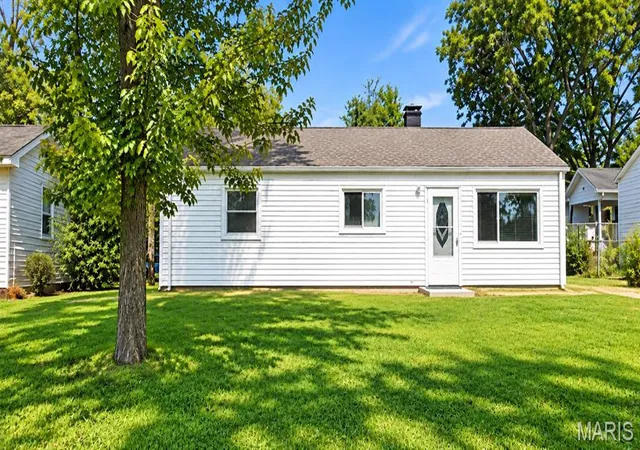 Photo 1 of Sale Pending at 1107 Saint Rose Ln, East Saint Louis, IL 62206 | MLS# MIS26067594 | Listing updated on 2026-10-21