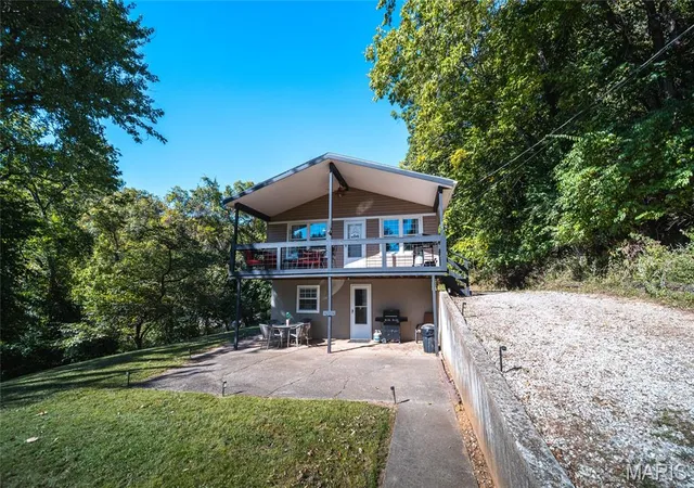 Photo 2 of Single family home for sale at 29 N Oak St, Grafton, IL 62037 | MLS# MIS26067599 | Listing updated on 2026-10-21