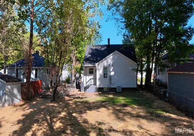 Photo 2 of Single family home for sale at 128 S 35th Street, Belleville, IL 62226 | MLS# MIS26067607 | Listing updated on 2026-10-23