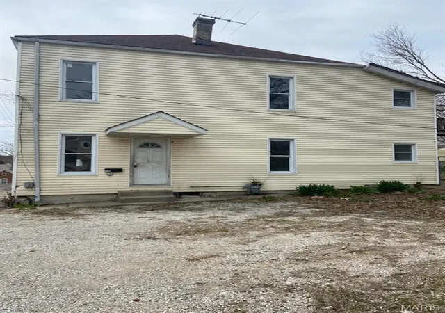 Single family home for sale at 1116 Quincy Ct, Alton, IL 62002 | MLS# MIS26067608