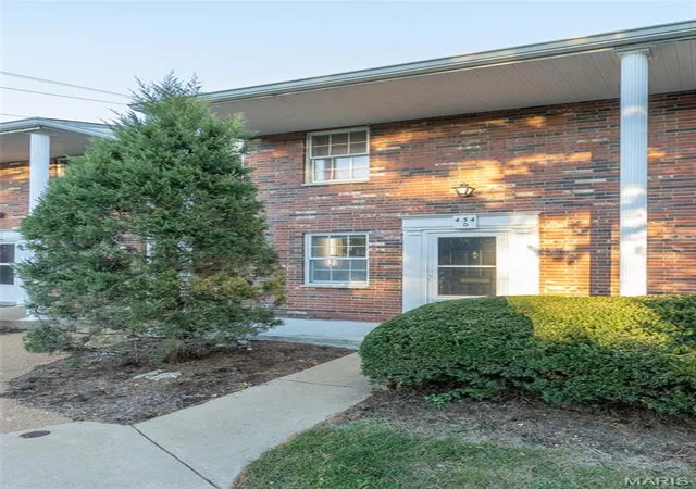 Photo 1 of Condo for sale at 434 N Sappington Rd #D, Saint Louis, MO 63122 | MLS# MIS26067609 | Listing updated on 2026-10-22