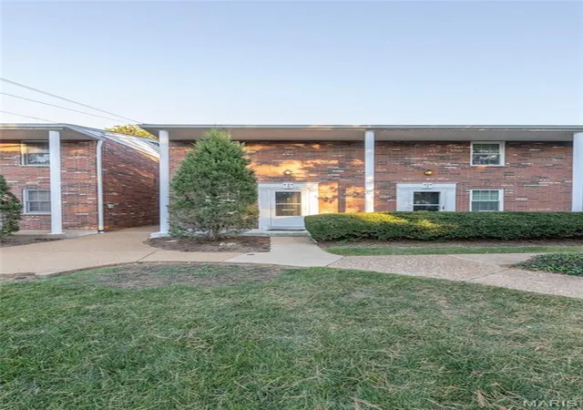 Photo 2 of Condo for sale at 434 N Sappington Rd #D, Saint Louis, MO 63122 | MLS# MIS26067609 | Listing updated on 2026-10-22