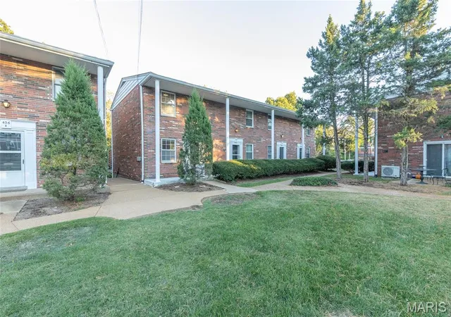 Photo 3 of Condo for sale at 434 N Sappington Rd #D, Saint Louis, MO 63122 | MLS# MIS26067609 | Listing updated on 2026-10-22