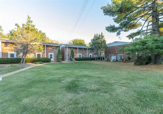Listing Photo 5 - Condo for sale in building located at 434 N Sappington Rd, Saint Louis, MO 63122 - Unit #D