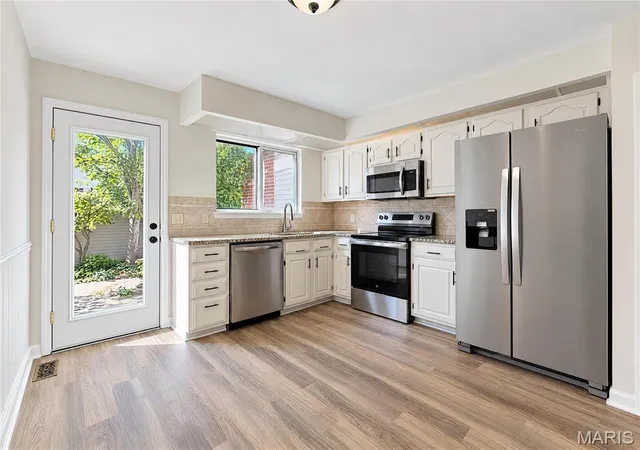 Photo 1 of Condo for sale at 1927 Dewitt Ridge Dr, Chesterfield, MO 63017 | MLS# MIS26067610 | Listing updated on 2026-10-21