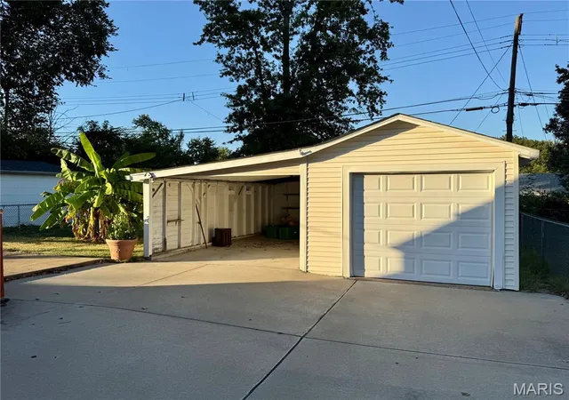 Photo 3 of Single family home for sale at 9633 Echo Ln, Saint Louis, MO 63114 | MLS# MIS26067616 | Listing updated on 2026-10-22