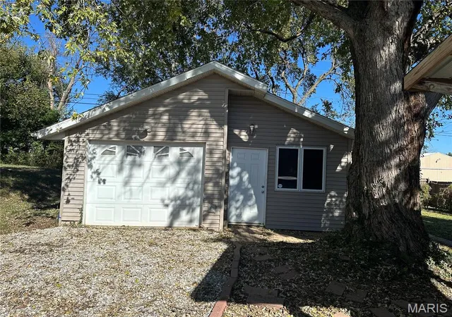 Photo 3 of Single family home for sale at 209 E 2nd Street, Sparta, IL 62286 | MLS# MIS26067623 | Listing updated on 2026-10-22