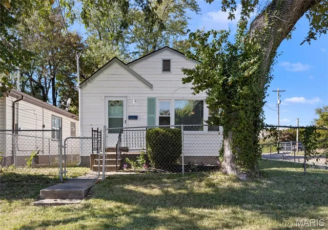 Photo 1 of Single family home for sale at 5479 Hamilton Ave, Saint Louis, MO 63136 | MLS# MIS26067632 | Listing updated on 2026-10-30
