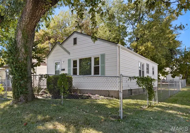 Photo 1 of Single family home for sale at 5479 Hamilton Ave, Saint Louis, MO 63136 | MLS# MIS26067632 | Listing updated on 2026-10-30