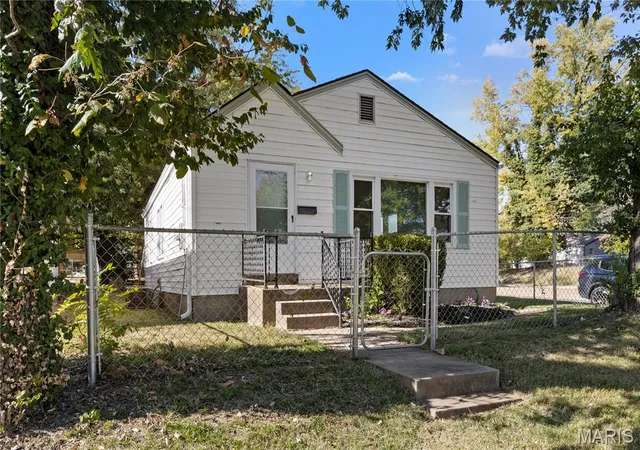 Photo 2 of Single family home for sale at 5479 Hamilton Ave, Saint Louis, MO 63136 | MLS# MIS26067632 | Listing updated on 2026-10-30