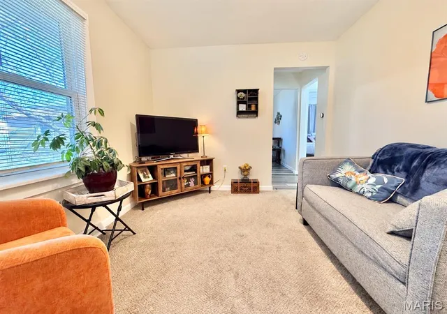 Photo 3 of Single family home for sale at 147 E Alton Ave, East Alton, IL 62024 | MLS# MIS26067643 | Listing updated on 2026-10-21