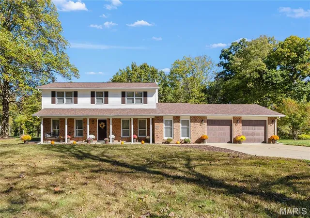 Photo 1 of Single family home for sale at 15 Bridlewood Dr, Lake Saint Louis, MO 63367 | MLS# MIS26067645 | Listing updated on 2026-10-31