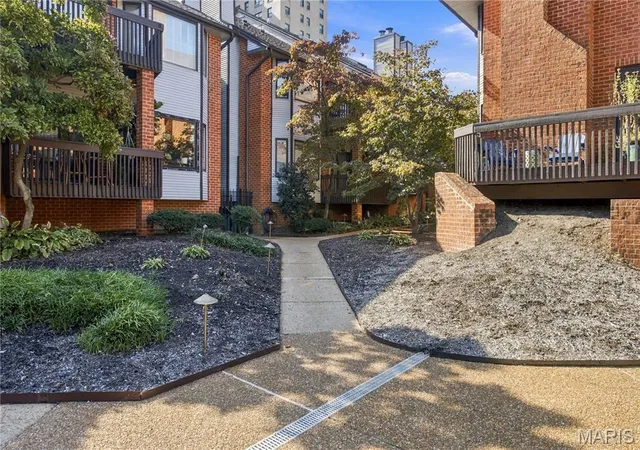 Condo for sale at 4454 Lindell Blvd #30, Saint Louis, MO 63108 | MLS# MIS26067647