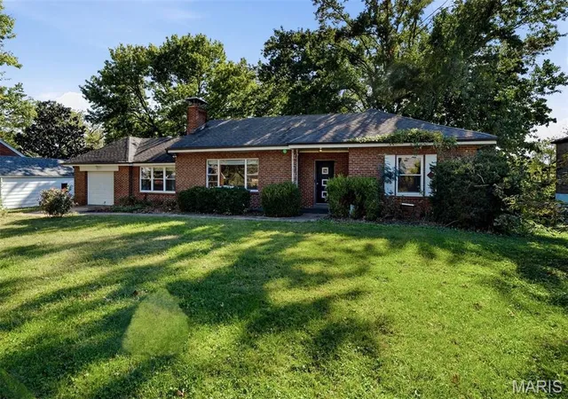 Photo 2 of Sale Pending at 134 Tanzberger Dr, Saint Louis, MO 63129 | MLS# MIS26067667 | Listing updated on 2026-10-26