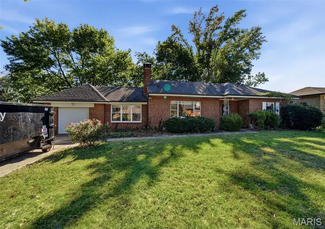 Photo 3 of Sale Pending at 134 Tanzberger Dr, Saint Louis, MO 63129 | MLS# MIS26067667 | Listing updated on 2026-10-26
