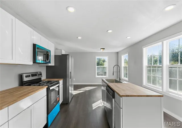 Photo 2 of Single family home for sale at 401 Julie Ct, Elsberry, MO 63343 | MLS# MIS26067672 | Listing updated on 2026-10-28