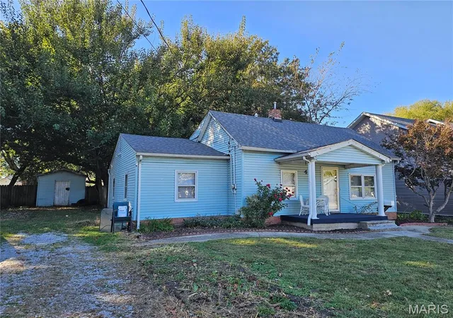 Photo 1 of Single family home for sale at 405 S Harrison St, Litchfield, IL 62056 | MLS# MIS26067680 | Listing updated on 2026-10-21