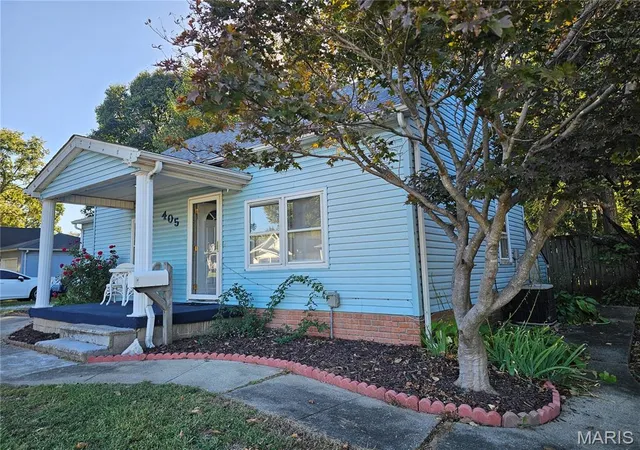 Photo 2 of Single family home for sale at 405 S Harrison St, Litchfield, IL 62056 | MLS# MIS26067680 | Listing updated on 2026-10-21
