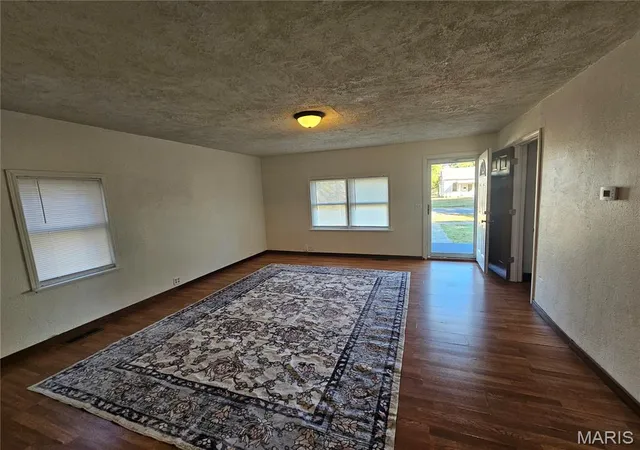 Photo 4 of Single family home for sale at 405 S Harrison St, Litchfield, IL 62056 | MLS# MIS26067680 | Listing updated on 2026-10-21