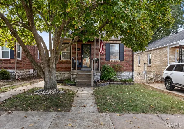 Single family home for sale at 7032 Plainview Ave, Saint Louis, MO 63109 | MLS# MIS26067684