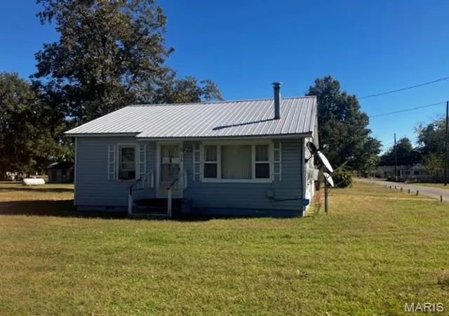 Single family home for sale at 210 Dixie St, Parma, MO 63870 | MLS# MIS26067685