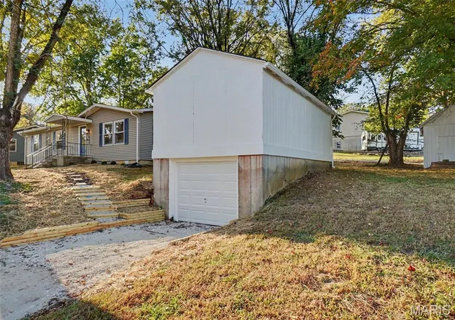 Photo 4 of Manufactured home for sale at 903 Morgan St, New Haven, MO 63068 | MLS# MIS26067688 | Listing updated on 2026-10-27