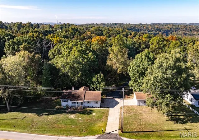 Photo 2 of Single family home for sale at 3619 W Delmar Ave, Godfrey, IL 62035 | MLS# MIS26067690 | Listing updated on 2026-10-24